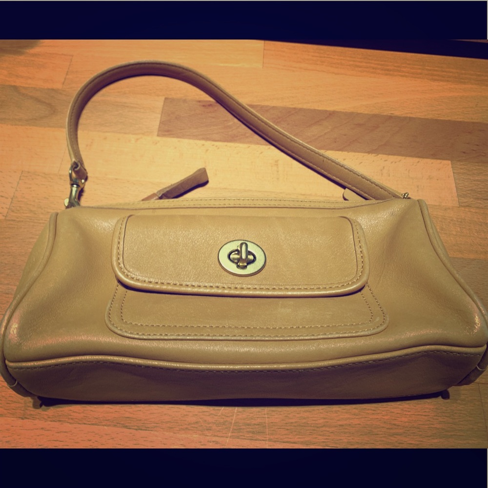 Vintage Coach purse in excellent shape